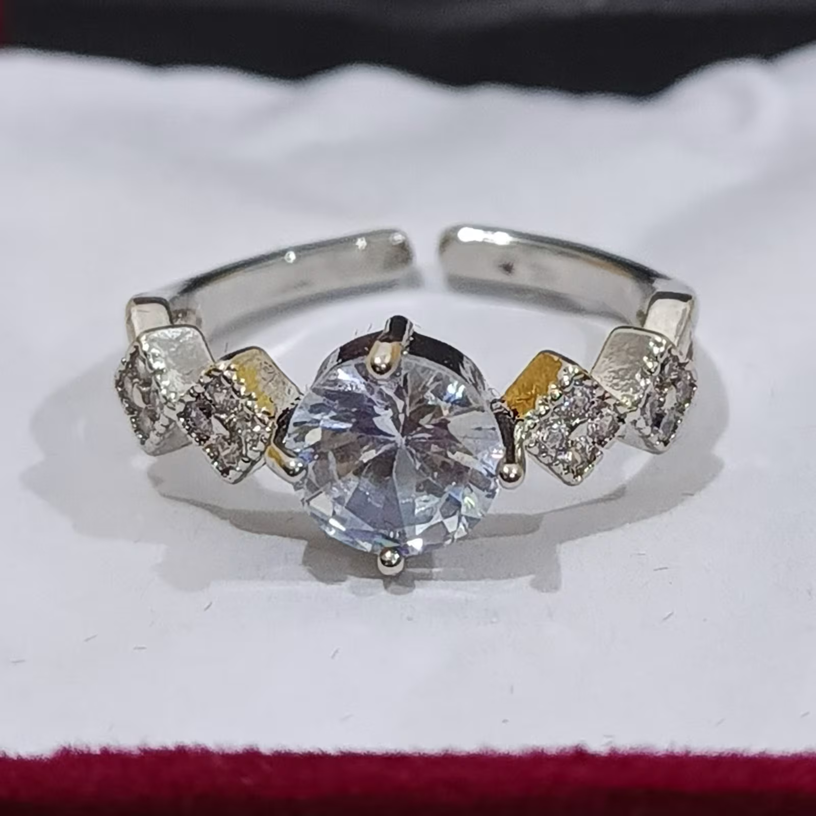 Minimalist Silver Synthetic Zirconia Ladies' Ring For Parties, Dances, Daily Wear & Jewelry Gifts