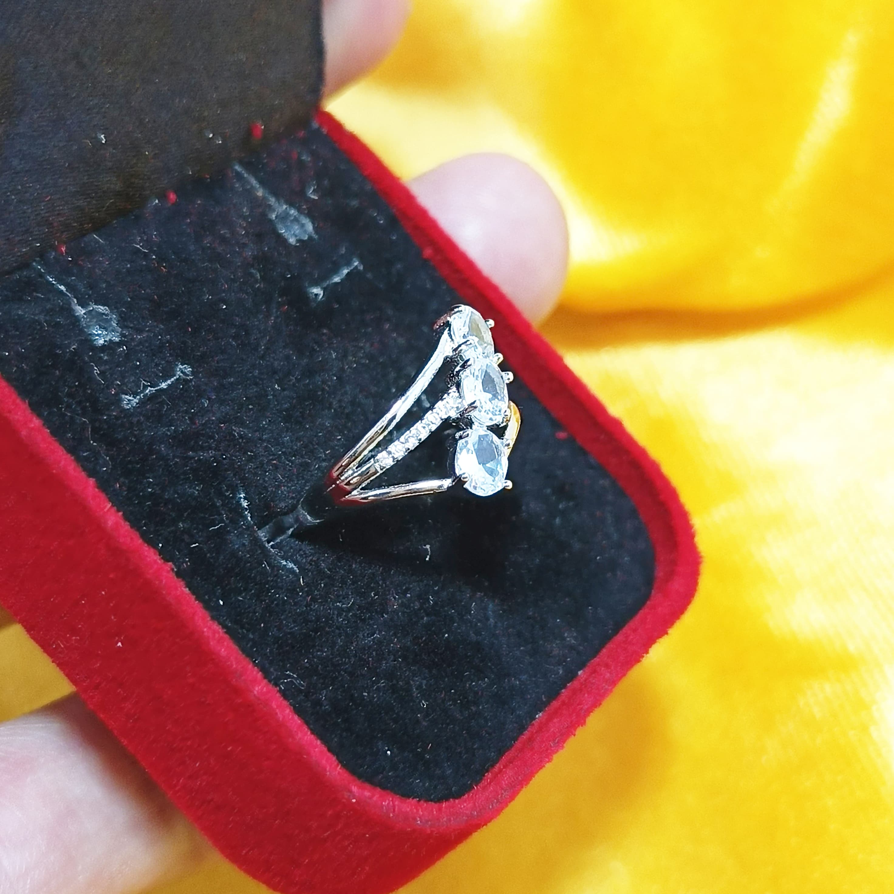 A Minimalist Blue Shade Synthetic Zirconia Ladies Ring For Parties, Daily Wear, And Jewelry Gifts